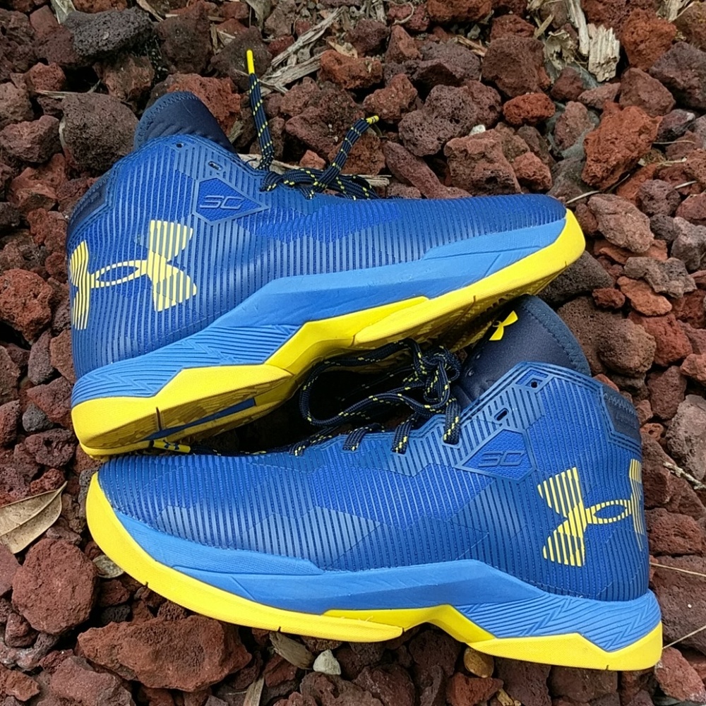 💖SALE $50 💖HOST PICK💖Under Armour boys shoes